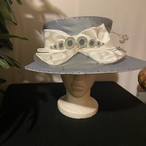 Chic Women's Gray and White Hat with Bow